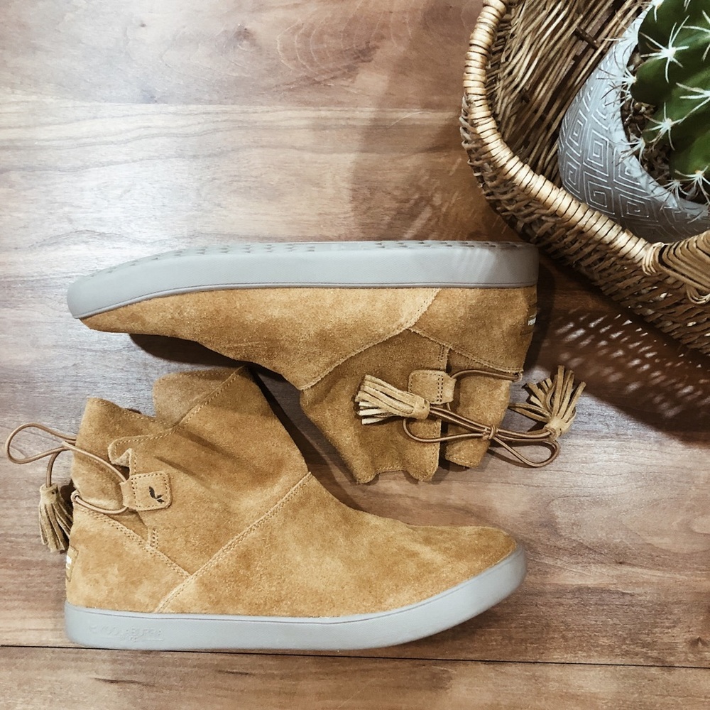 Skyller Suede, Koolaburra by UGG boots